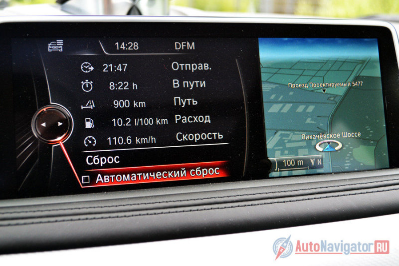 Мало кто из конкурентов сможет похвастаться таким же экономичным дизельным мотором. Средний расход получился всего 10,2 л/100 км. Тут нужно пояснить, что это расход при средней скорости в 110,6 км/ч. И снова уточню. 900 км ехать на круиз-контроле невозможно, так что где-то я останавливался, вставал в пробку, а где-то несся с огромными превышениями. Так или иначе, при такой мощности, это потрясающие показатели экономичности