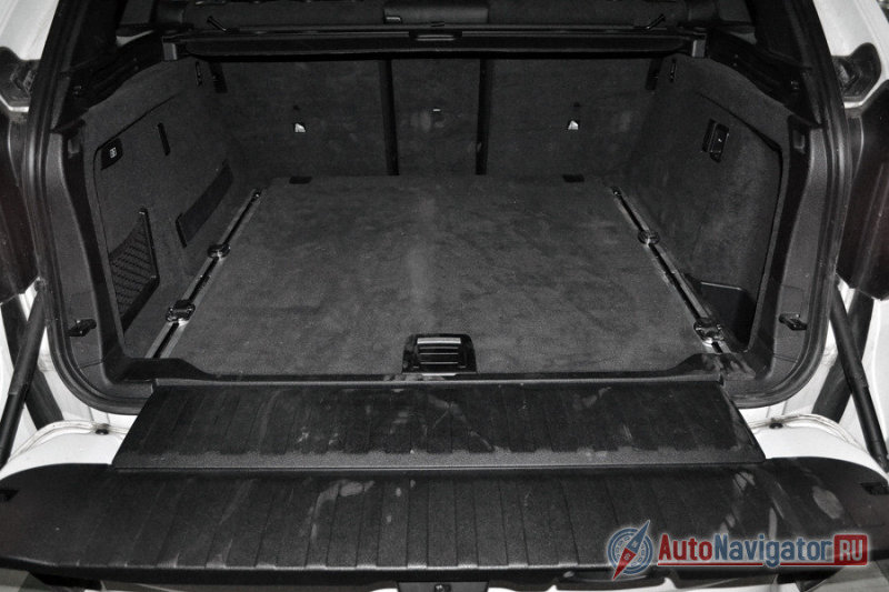Объем багажника в таком состоянии – 650 литров, если сложить спинки задних сидений, то  объем увеличится почти в три раза
