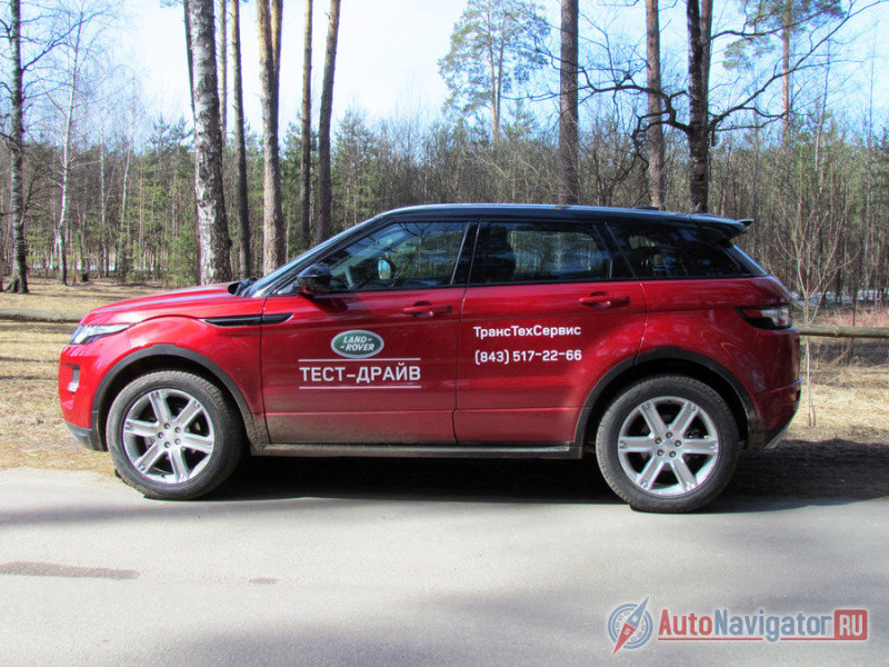 Как и положено Range Rover Evoque, тестовая машина яркая, броская, укомплектованная всякого рода стилистическими штрихами