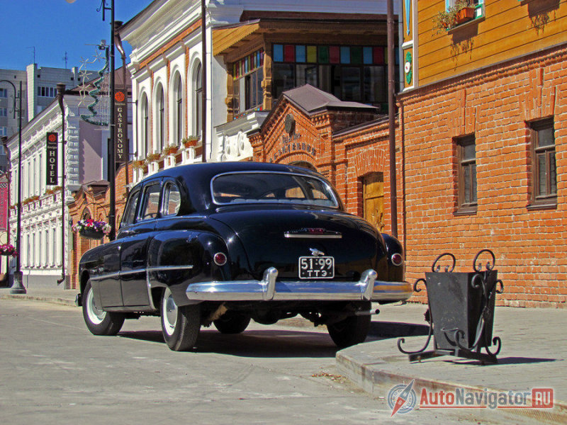 Это первая представительская модель Горьковского автозавода. Разумеется, подобный автомобиль, в первую очередь, предназначался для партийной элиты, причем рангом выше среднего