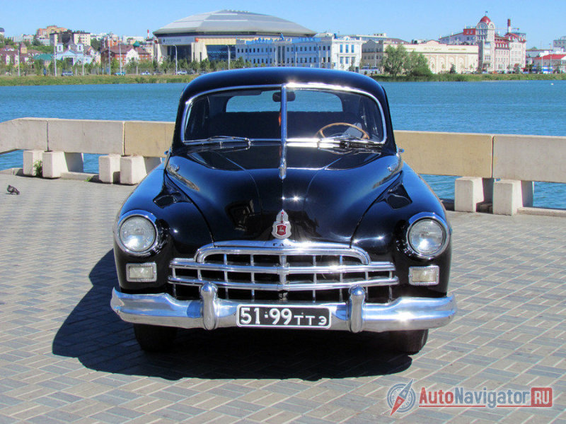 Это решение позволило одновременно снизить массу автомобиля (по сравнению с рамным), а также облегчить его производство, поскольку этот сценарий уже был изучен инженерами и рабочими на примере «Победы»