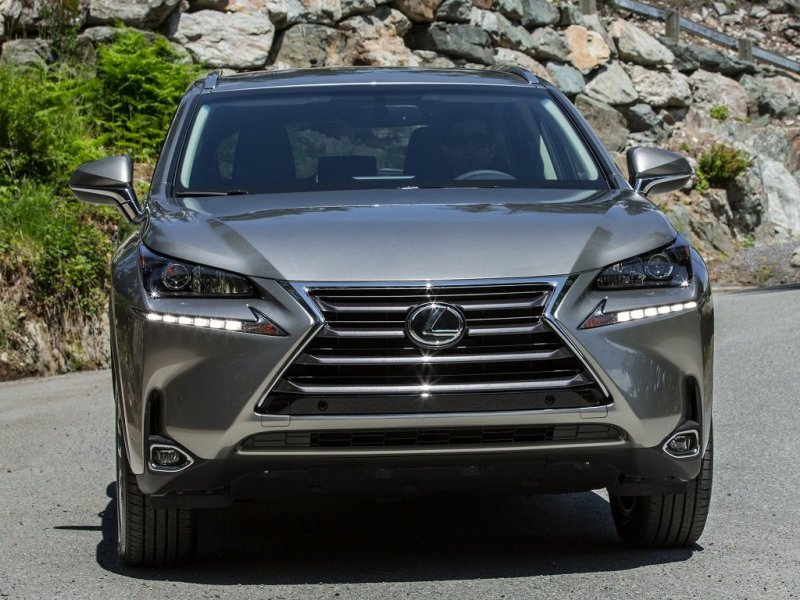 Lexus NX: Японская агрессия