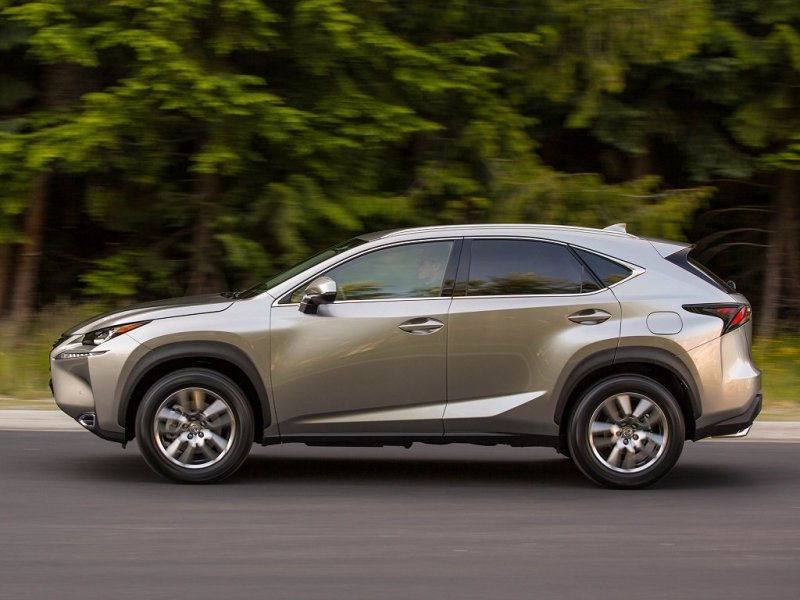 Профиль кажется мускулистым за счет грамотных выштамповок, низкого наклона передних стоек крыши и прекрасно проработанной задней части