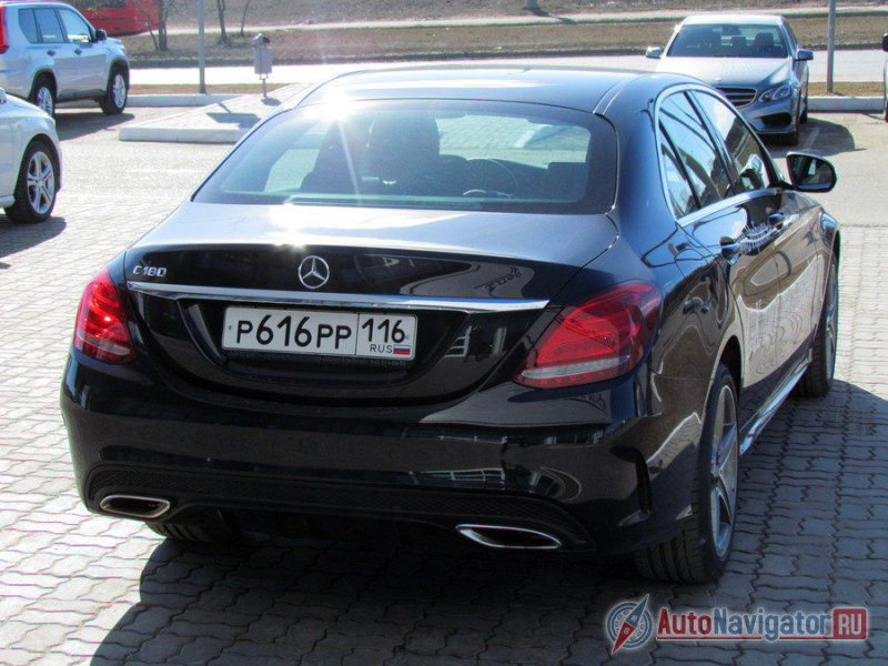 С  этого ракурса чем не S-класс? Только маленький