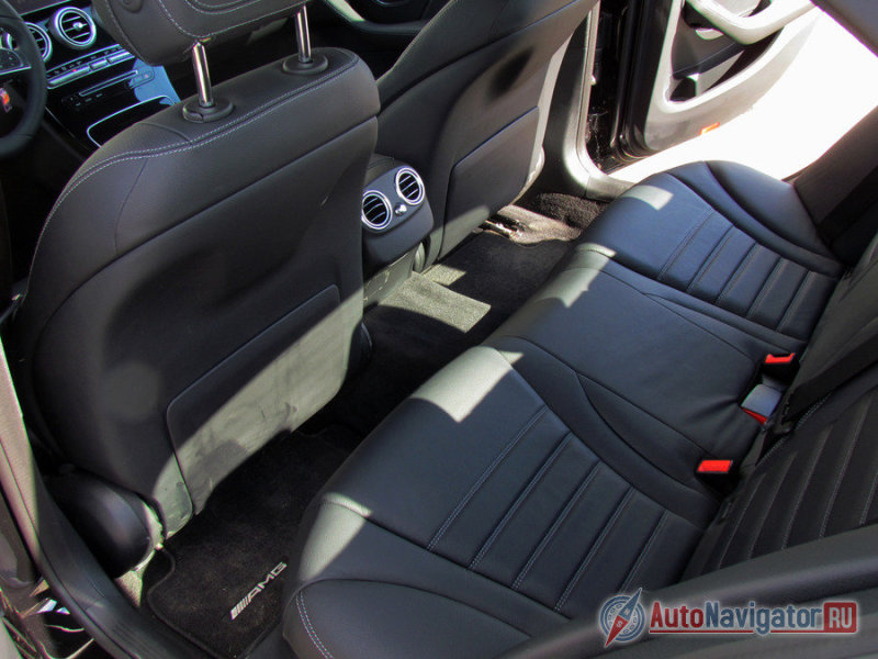 Сзади тесно