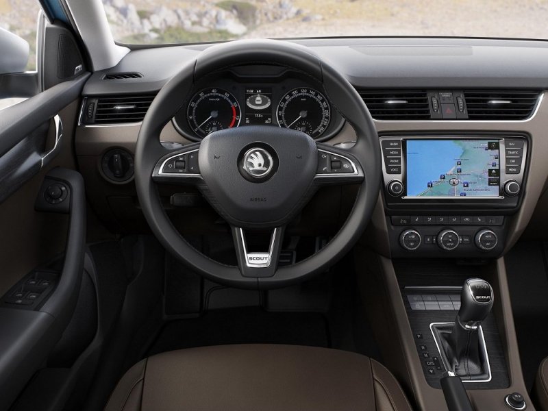 Интерьер почти не отличается от такового в обычном универсале