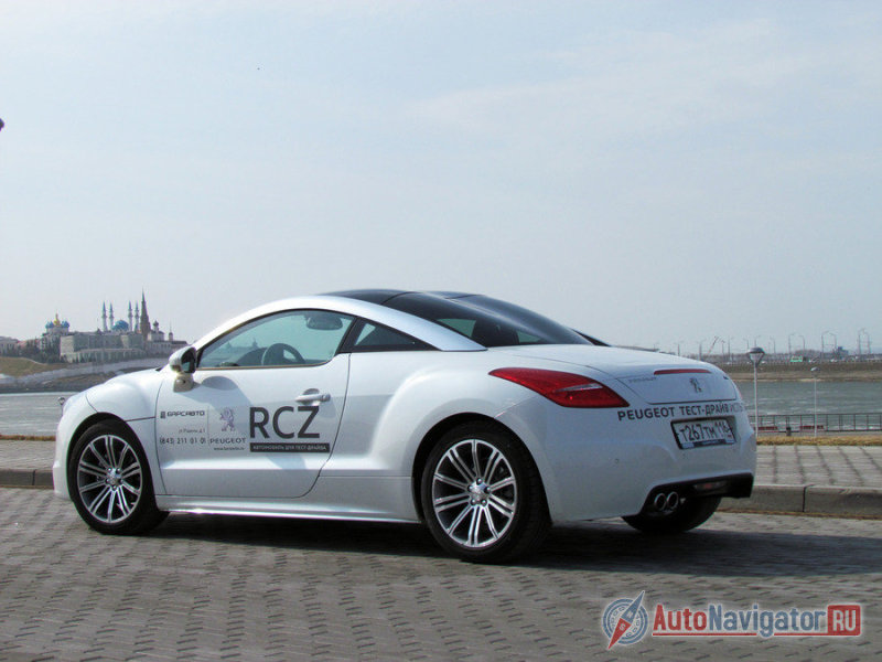 У него правильная, двухдверная компоновка, в отличие, скажем, от Renault Megane или Opel Astra GTC, которые по факту являются хэтчбеками