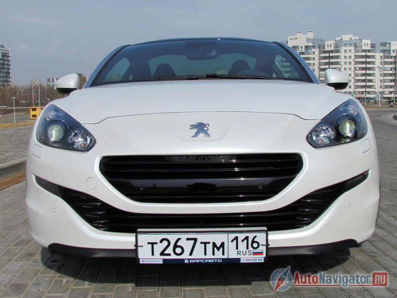 При этом RCZ получен французами из гражданского Peugeot 308. От него у купе не только дизайнерские штрихи экстерьера, но и схожая архитектура салона, а еще близкое по сути шасси