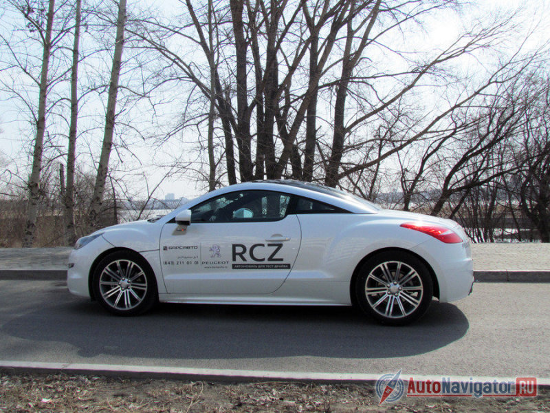 Внешность RCZ эффектна. Сильнее всего впечатление производит силуэт и размер