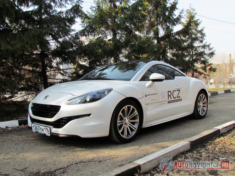 Машина нарисована так, что в ней заметны черты гоночного болида. Крыша оформлена в виде купола, что придает RCZ особенную харизму