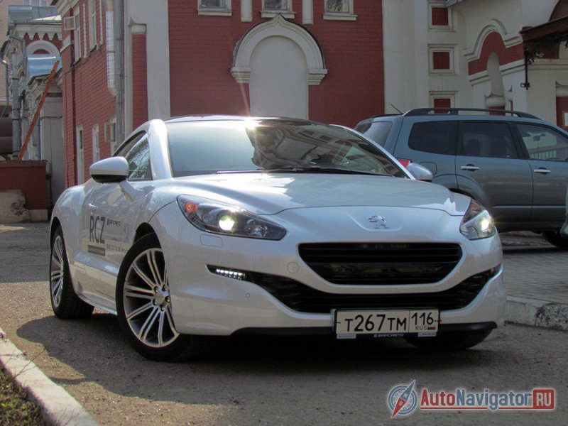 С этого ракурса RCZ чем-то напоминает 407 Coupe