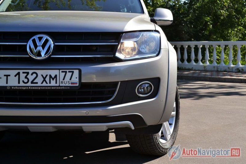 Amarok – единственный из современного модельного ряда без светодиодных ходовых огней, хотя корпоративная стилистика сохранена