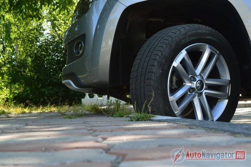 Под бампером у Amarok около 25 см, а клиренс в районе 20 см