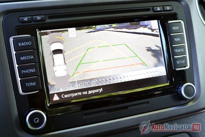 Камера хорошего разрешения с динамической разметкой и парктрониками спереди и сзади