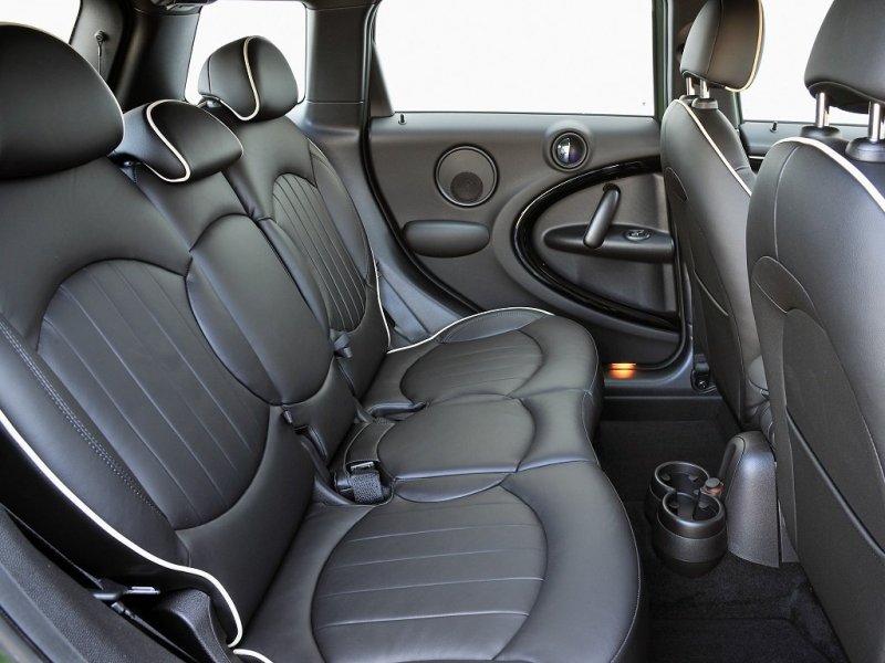 Второй ряд имеет регулировки в продольном направлении