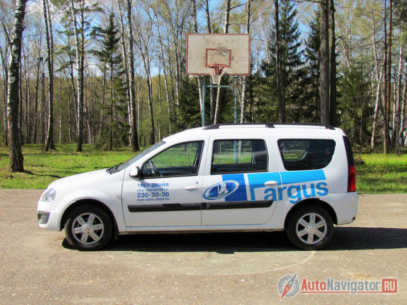 Неоспоримое идеологическое достоинство этой машины – простор и пространство, которое во многом достигается за счет длинного кузова