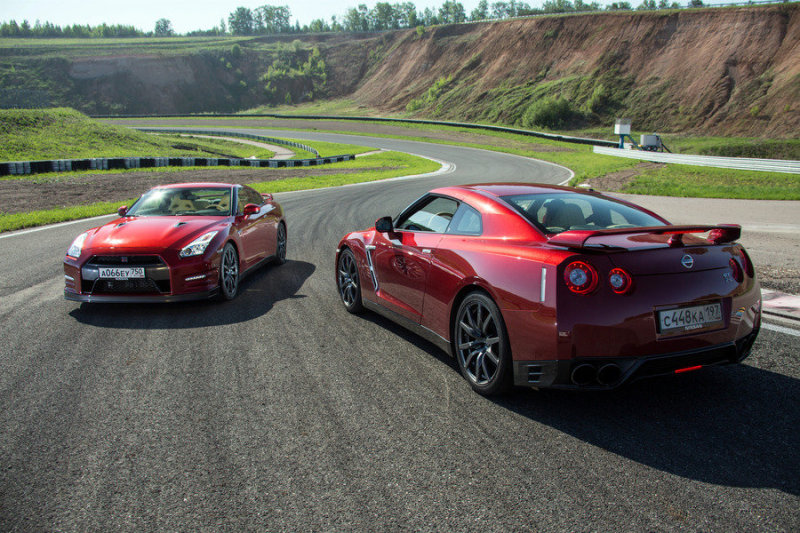 Объективно, эта машина может значительно больше, чем водитель, закончивший обычную автошколу, но запас стабильности настолько высок, что во многих ситуациях неподготовленный человек за рулем раскроет в самом себе талант гонщика, причем даже если его у него нет в принципе