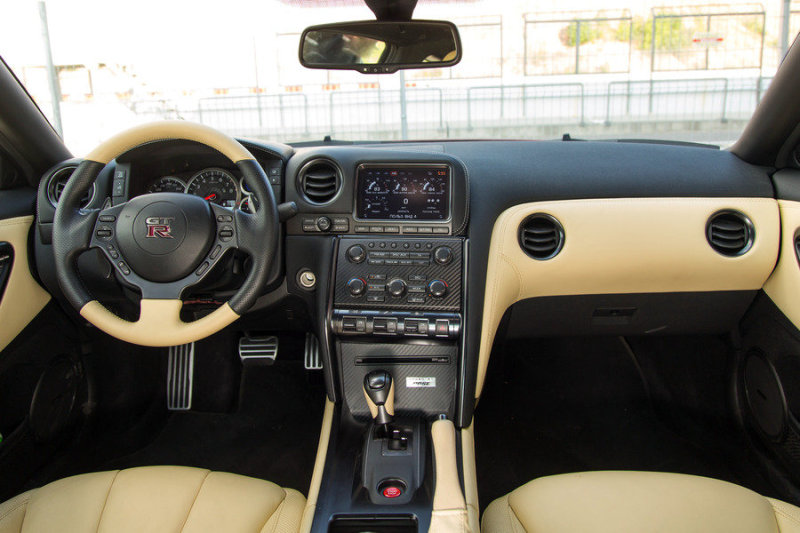 Интерьер тоже получил новый колер