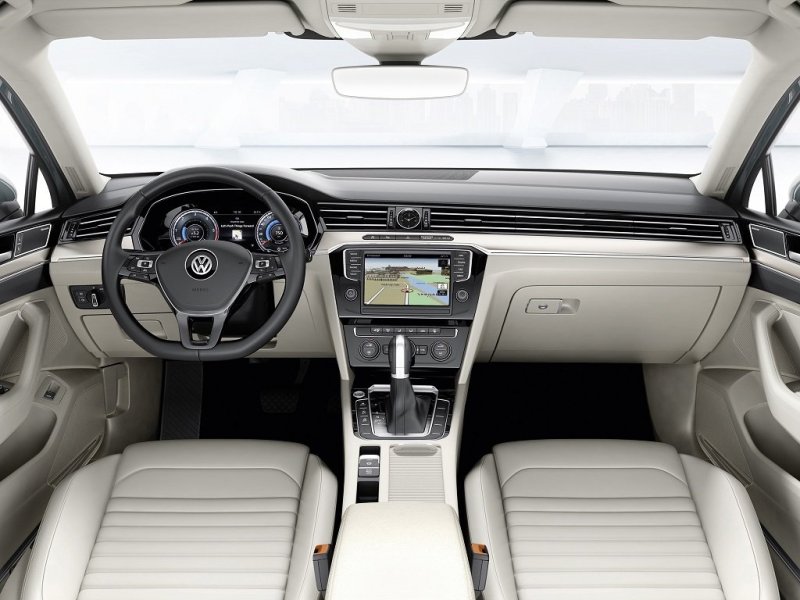 Салон сохраняет преемственность, но, тем не менее, в нем присутствуют ультрасовременные штришки