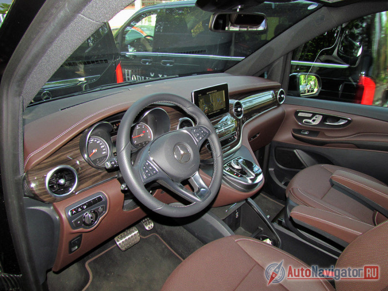 Архитектура убранства в стиле современных творений Mercedes-Benz