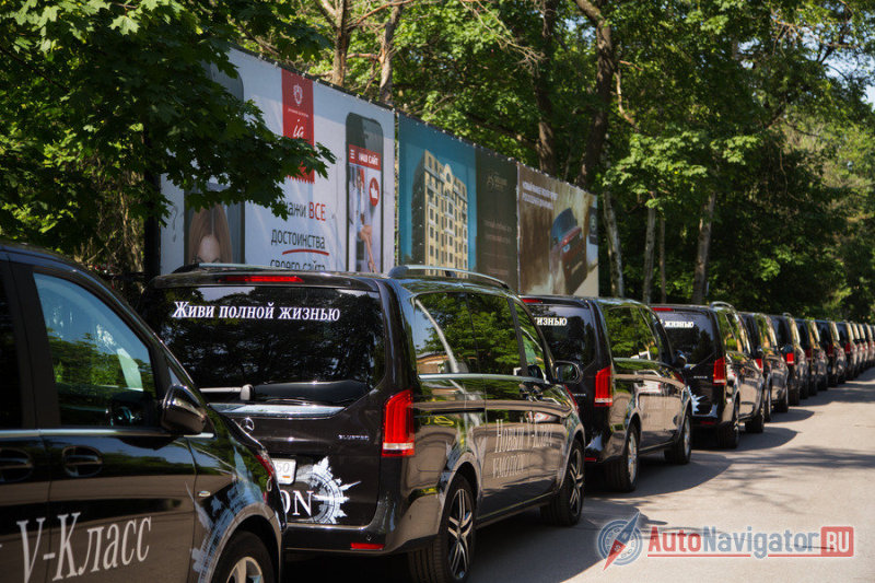 Шеренга черных V-классов