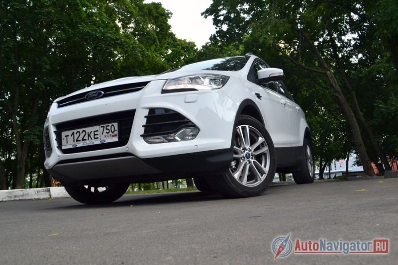 Клиренс чуть меньше 20 см – не так много, как у Mazda CX-5, например, но достаточно, чтобы заехать на бордюр или проехать по лесной дорожке на пикник