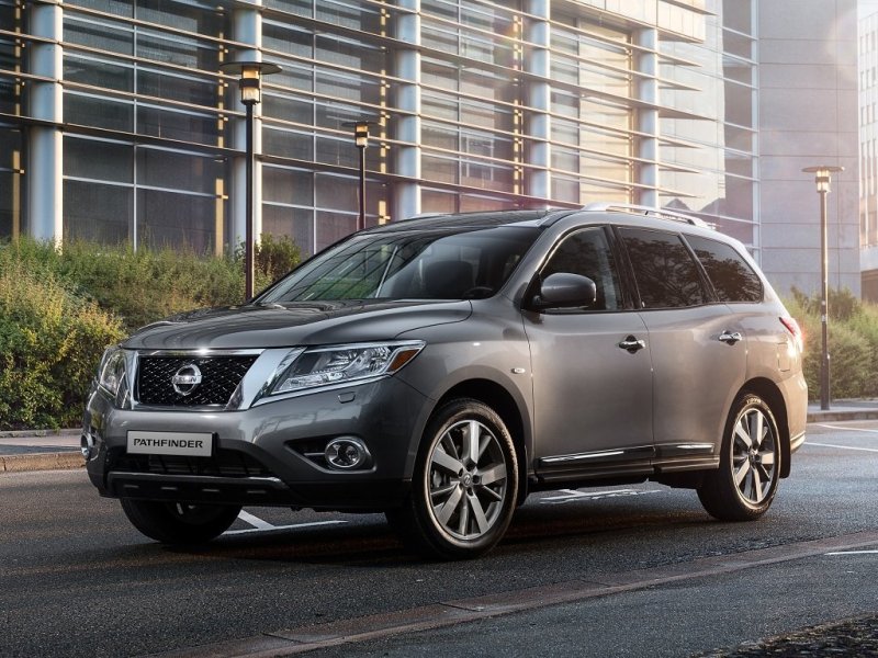Четвертое поколение Nissan Pathfinder очень сильно изменилось внешне