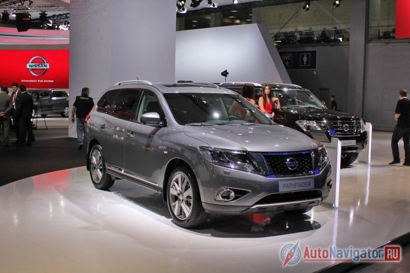 Nissan в Москве показал новый Pathfinder, целиком сделанный под Америку – большие размеры, незатейливый внешний вид, повсеместная кожа