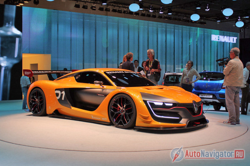 Показательно, что наряду с новым Sandero на стенде Renault люди обращали внимание разве что на спортивный концепт