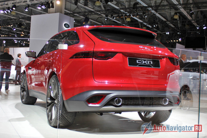 Машина получилась красивой, чего и требуют правила жанра. Посетители смотрели на нее с удовольствием, несмотря на то, что её уже показывали в Европе