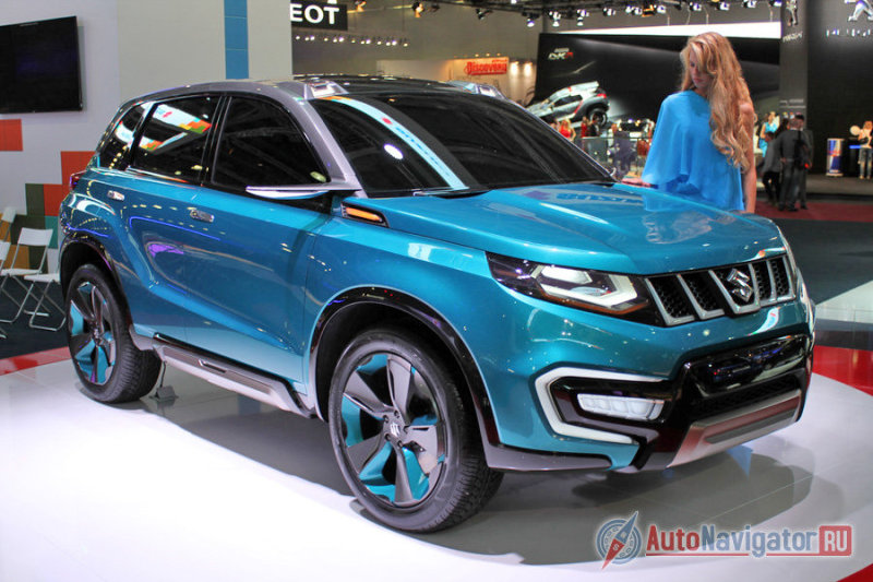 Интересные концепты были на стенде Suzuki – компактный кроссовер IV.4 и...