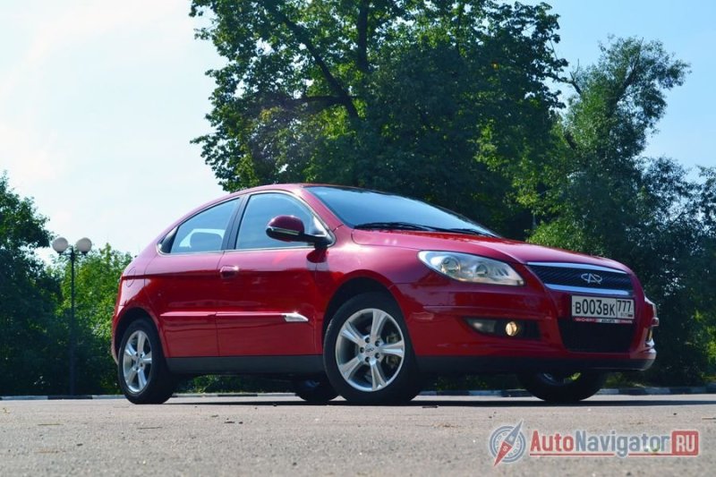 Дизайнеры больше всего гордятся тем, что на первый взгляд у М11 всего по одной двери с каждой стороны. Может быть это и так, если ты на севере Мурманска, зимой, в кромешной тьме, но летом в Москве он определенно выглядит как пятидверный хэтчбек