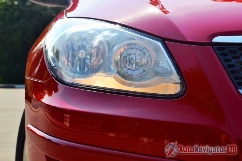 Ходовых огней тут нет, а габариты вот такой вот непонятной и малопривлекательной формы