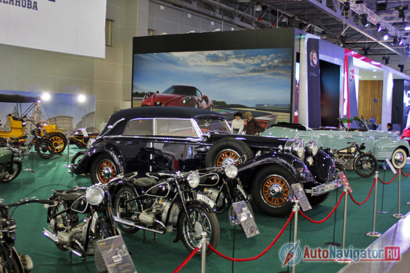 Эту модель производили восемь лет – с 1930 по 1938 годы. За это время с завода сошло 117 «Мерседесов» под заводским индексом W07, а четырехдверных модификаций с мягким верхом и вовсе было сделано всего пять экземпляров, один из которых выставляется на Московском автосалоне этого года