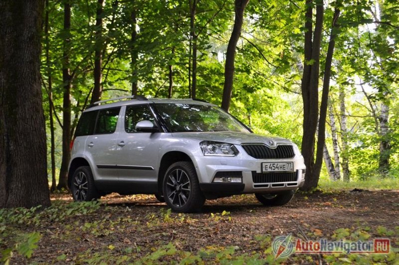 Отныне автомобиль доступен в двух вариантах: обычном и Outdoor, как на фотографии. Последний отличается вставками из некрашеного пластика на бамперах и порогах. Разница в зависимости от комплектации около 10 тысяч рублей