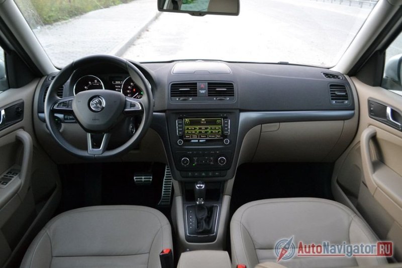 В салоне все по-шкодовски, а точнее по-фольксвагеновски строго, просто и эргономично