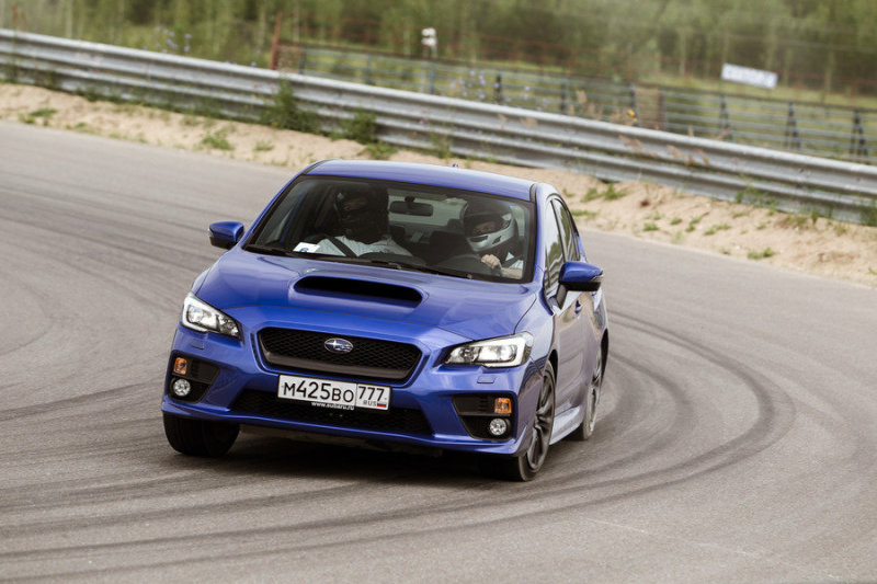 По данным Subaru, снизились крены. Теперь они на 19% меньше