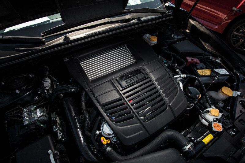 Мотор, как всегда, оппозитный. В новом поколении это двухлитровый агрегат с турбонаддувом и непосредственным впрыском, выдающий 268 л.с. и 350 Нм