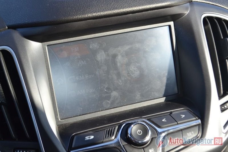 На солнце на экране почти ничего невозможно разглядеть