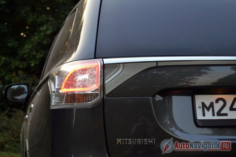 Задние светодиодные фонари могут быть и на версии с 2,4-литровым мотором