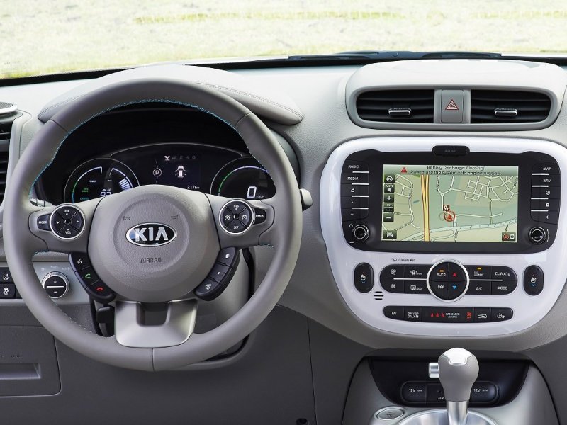 Интерьер щеголяет светлой отделкой