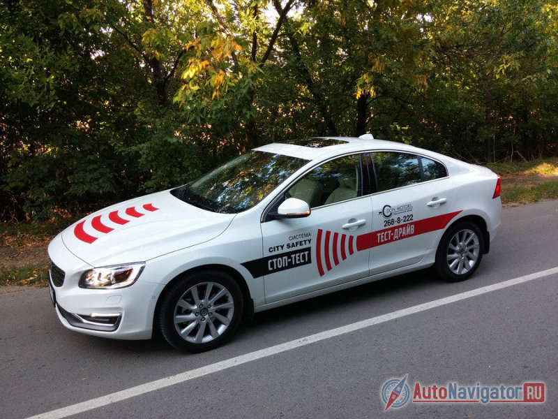 После рестайлинга, случившегося в 2013 году, внешность S60 немного изменилась...