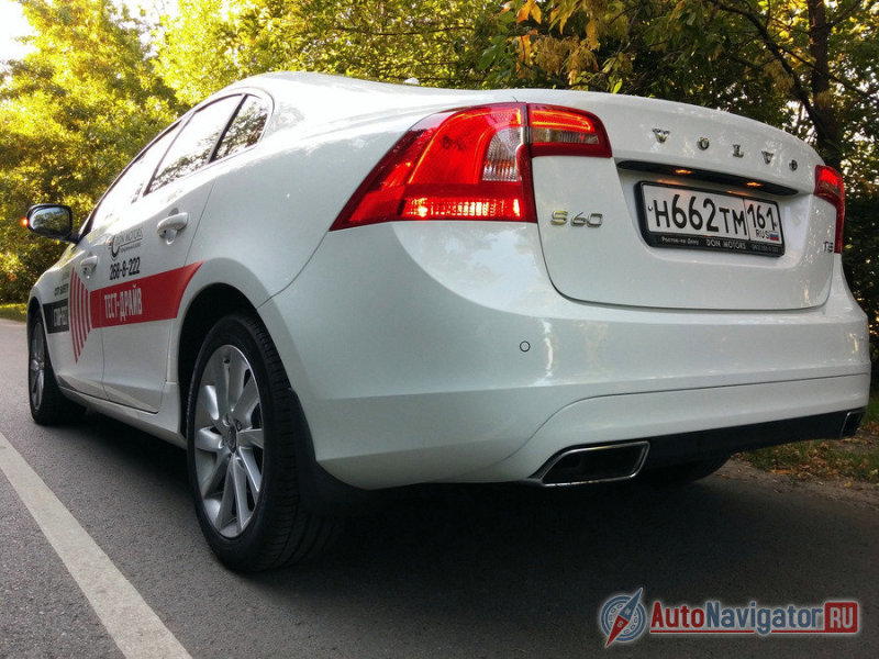 Клиренс у автомобиля маловат, на плохих дорогах водителю нужно быть особенно внимательным