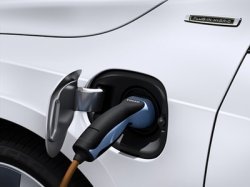 Российские автовладельцы готовы пересесть на электромобили и гибриды