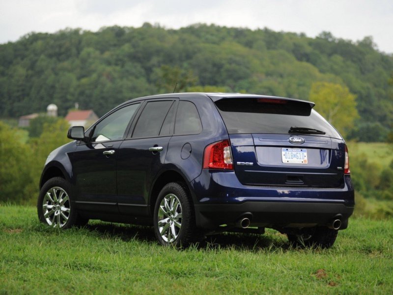 Некоторую харизму корме придает разнесенная выхлопная система