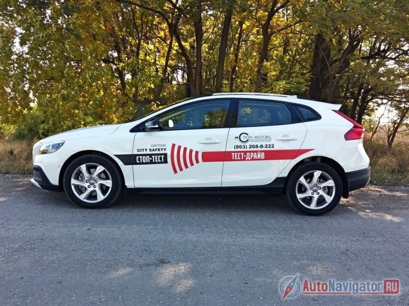 Да, маленький дорожный просвет, большая погрузочная высота багажного проема, низкопрофильная резина и высокая подоконная линия – это непрактично