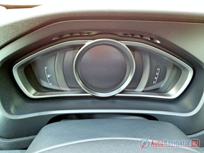 Электронная панель приборов с изменяемыми темами (мотор заглушен)