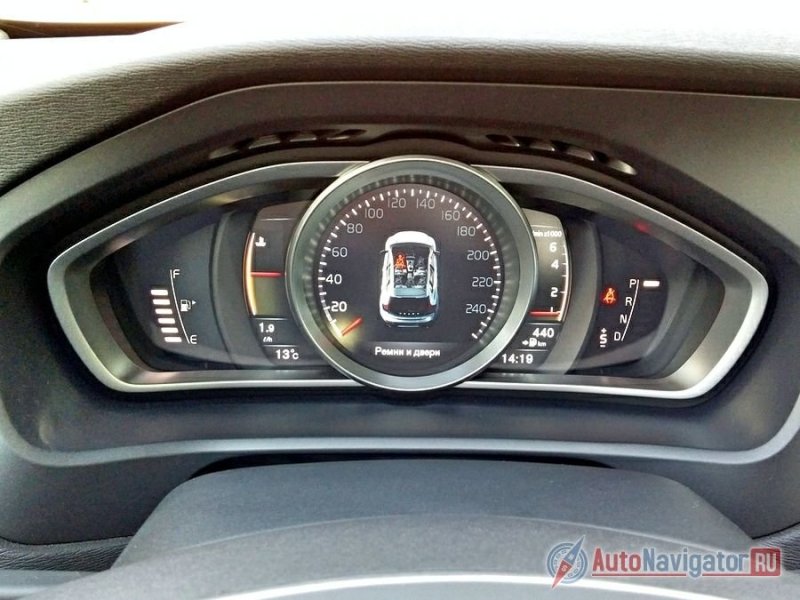 Электронная панель приборов с изменяемыми темами (мотор работает)