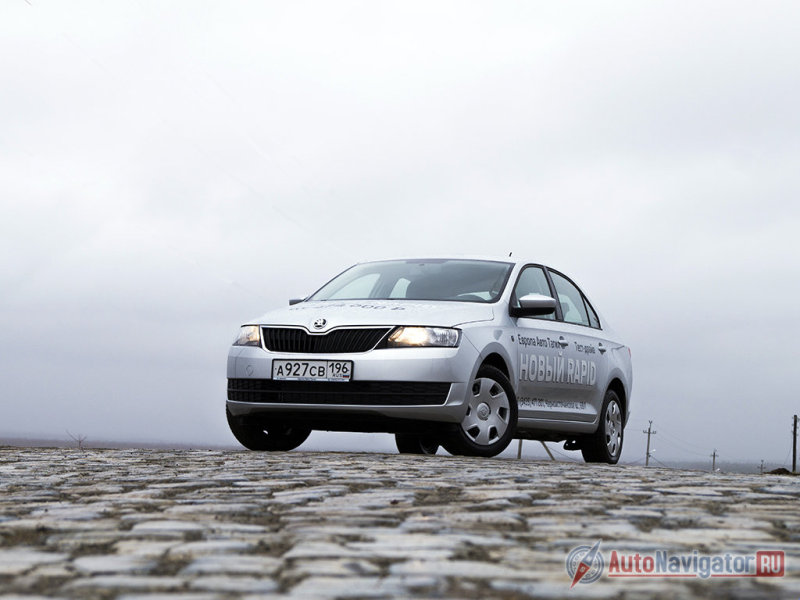 Подвеска автомобиля умело проглатывает неровности разных калибров. Несколько сотен метров старой брусчатки стали хорошей проверкой ходовой части