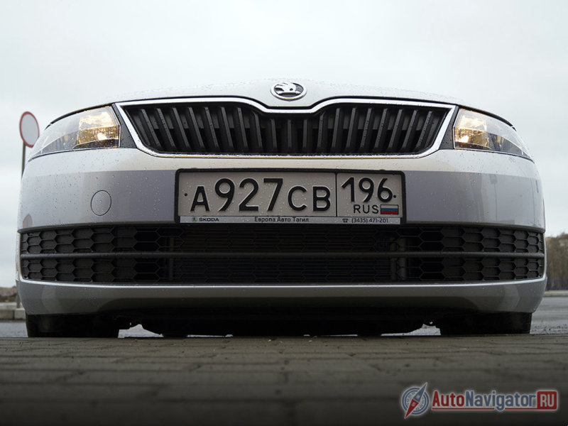 Поэтому злоупотреблять клиренсом не стоит. Бампер снизу ничем не защищен